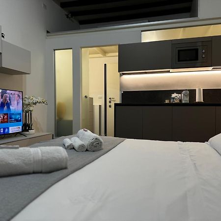 Regina Milano In Corso Lodi - Sky Tv, Wifi E Breakfast Box Apartment Luaran gambar