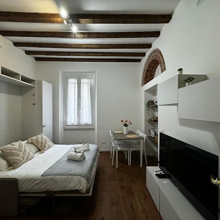 Regina Milano In Corso Lodi - Sky Tv, Wifi E Breakfast Box Apartment Luaran gambar