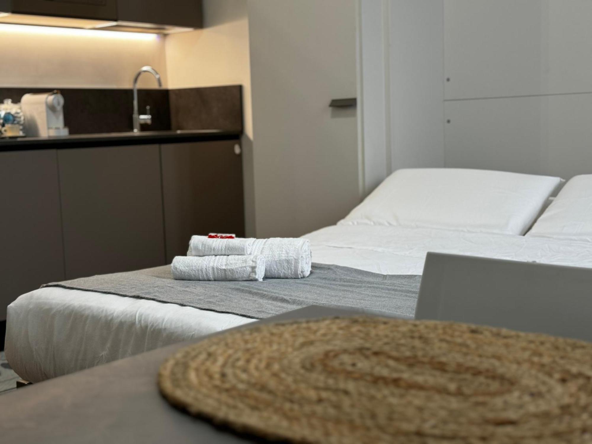 Regina Milano In Corso Lodi - Sky Tv, Wifi E Breakfast Box Apartment Luaran gambar