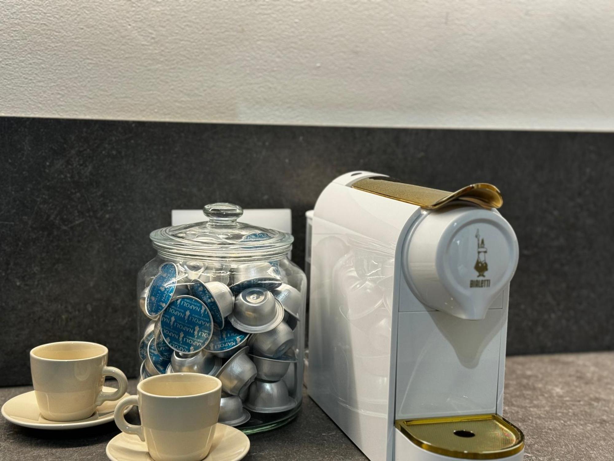 Regina Milano In Corso Lodi - Sky Tv, Wifi E Breakfast Box Apartment Luaran gambar
