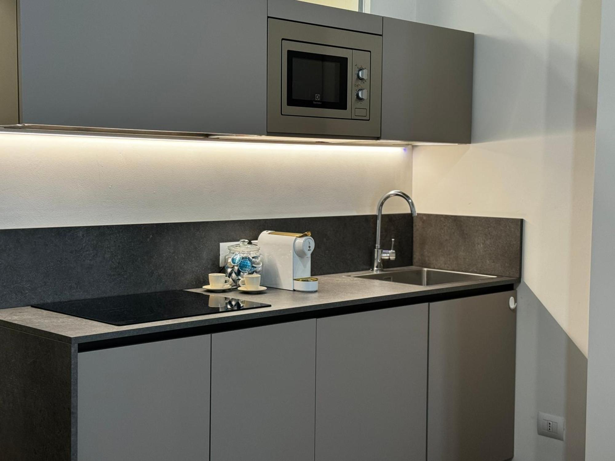 Regina Milano In Corso Lodi - Sky Tv, Wifi E Breakfast Box Apartment Luaran gambar