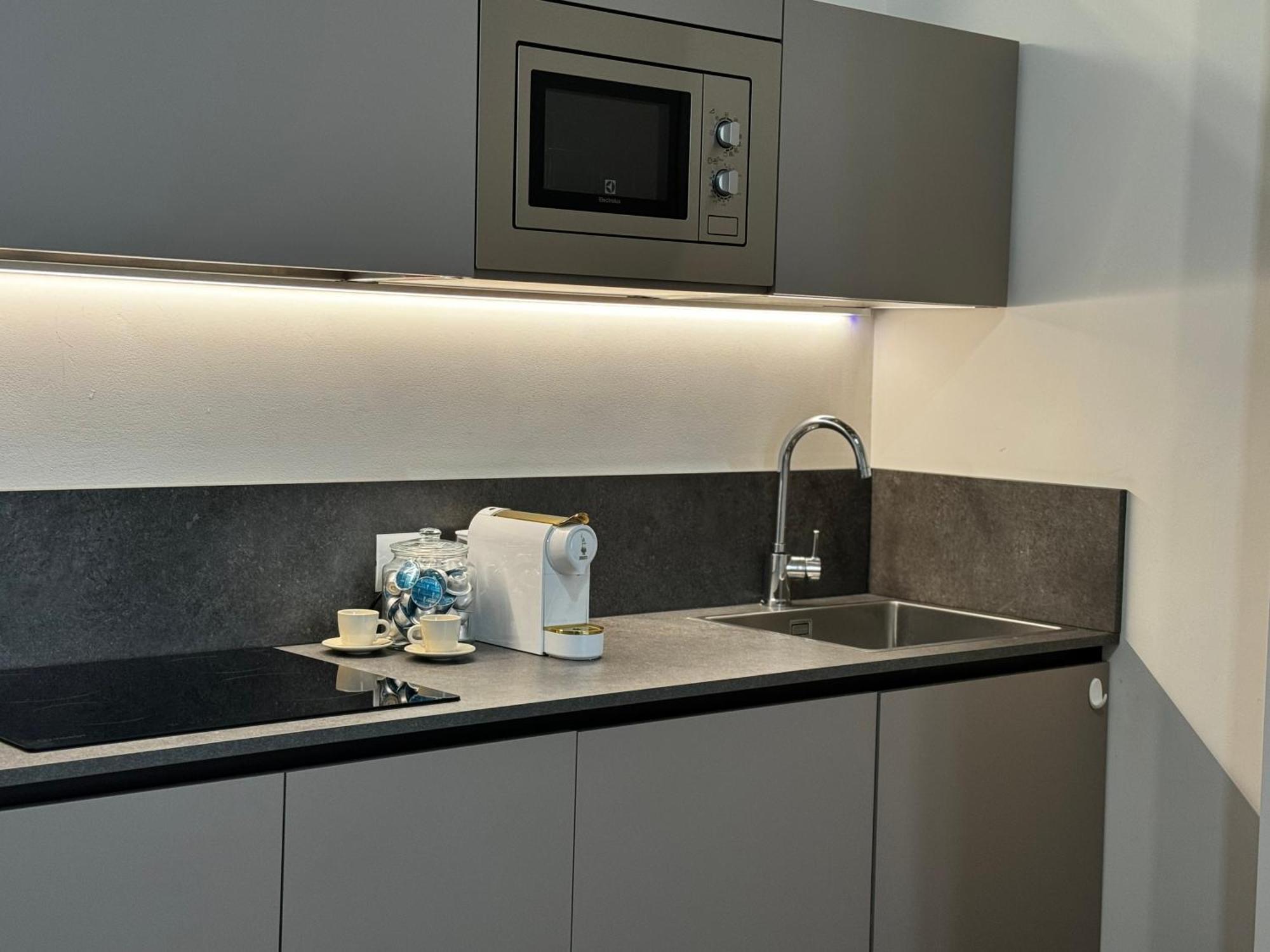 Regina Milano In Corso Lodi - Sky Tv, Wifi E Breakfast Box Apartment Luaran gambar
