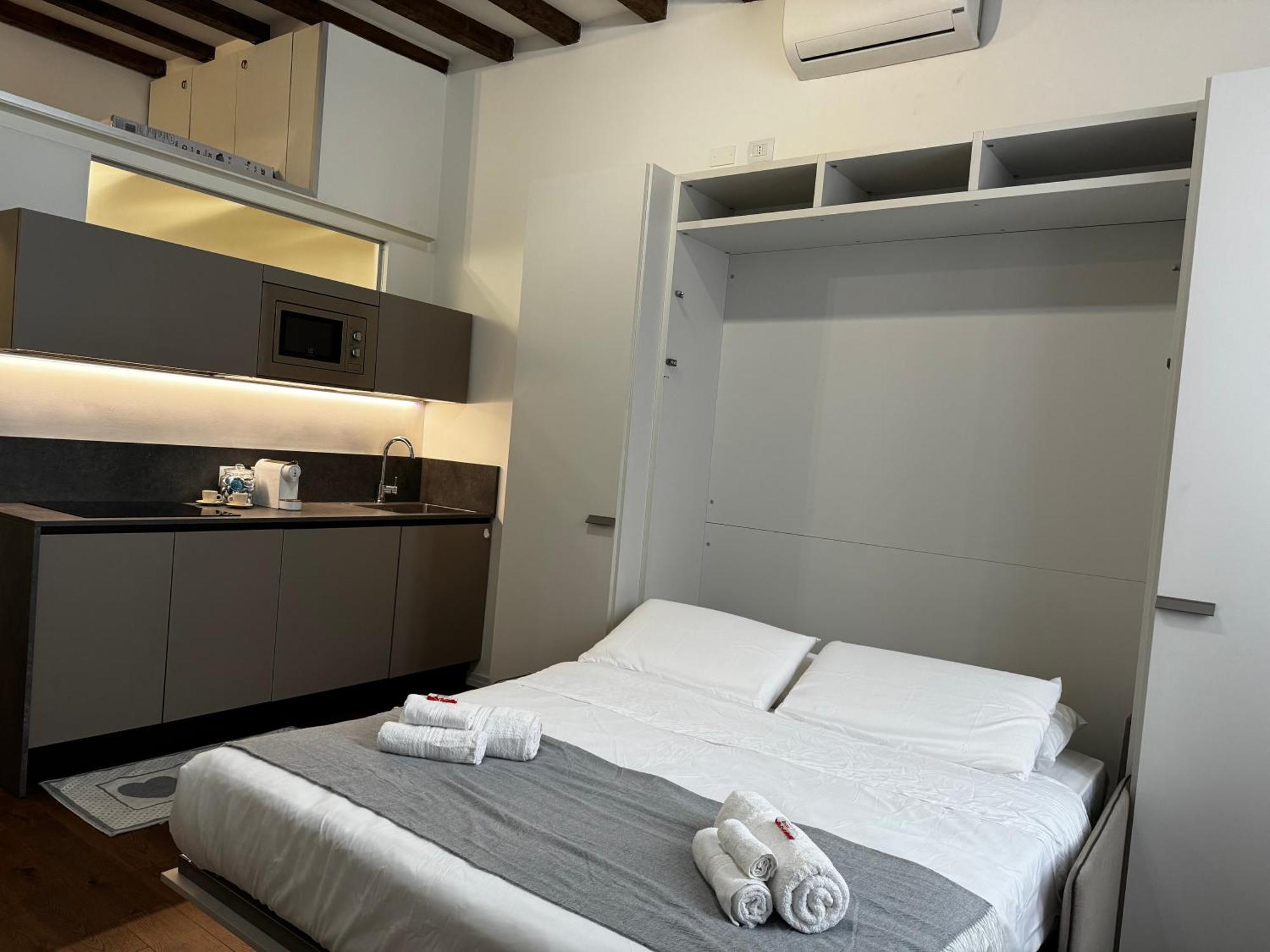 Regina Milano In Corso Lodi - Sky Tv, Wifi E Breakfast Box Apartment Luaran gambar