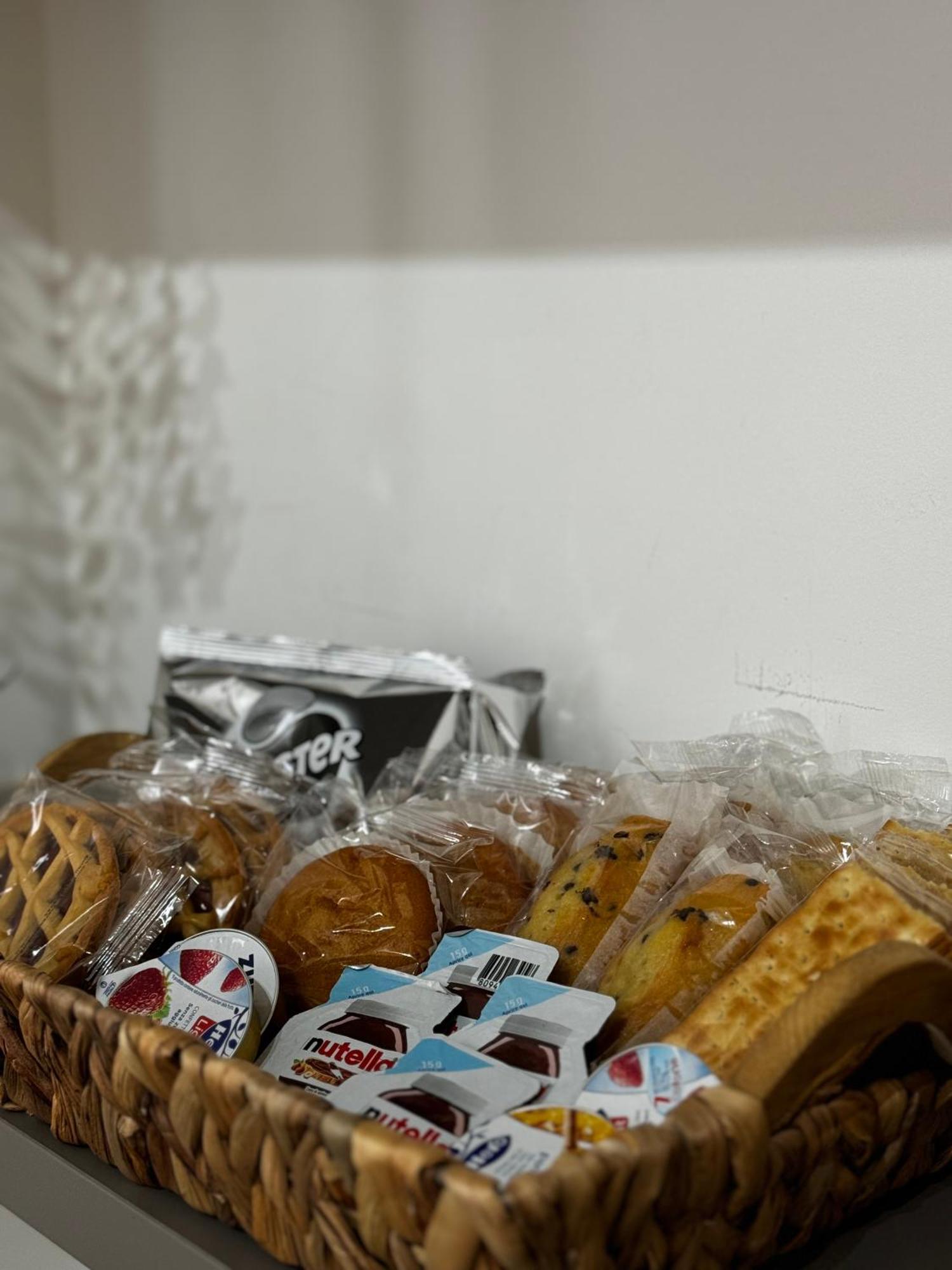 Regina Milano In Corso Lodi - Sky Tv, Wifi E Breakfast Box Apartment Luaran gambar