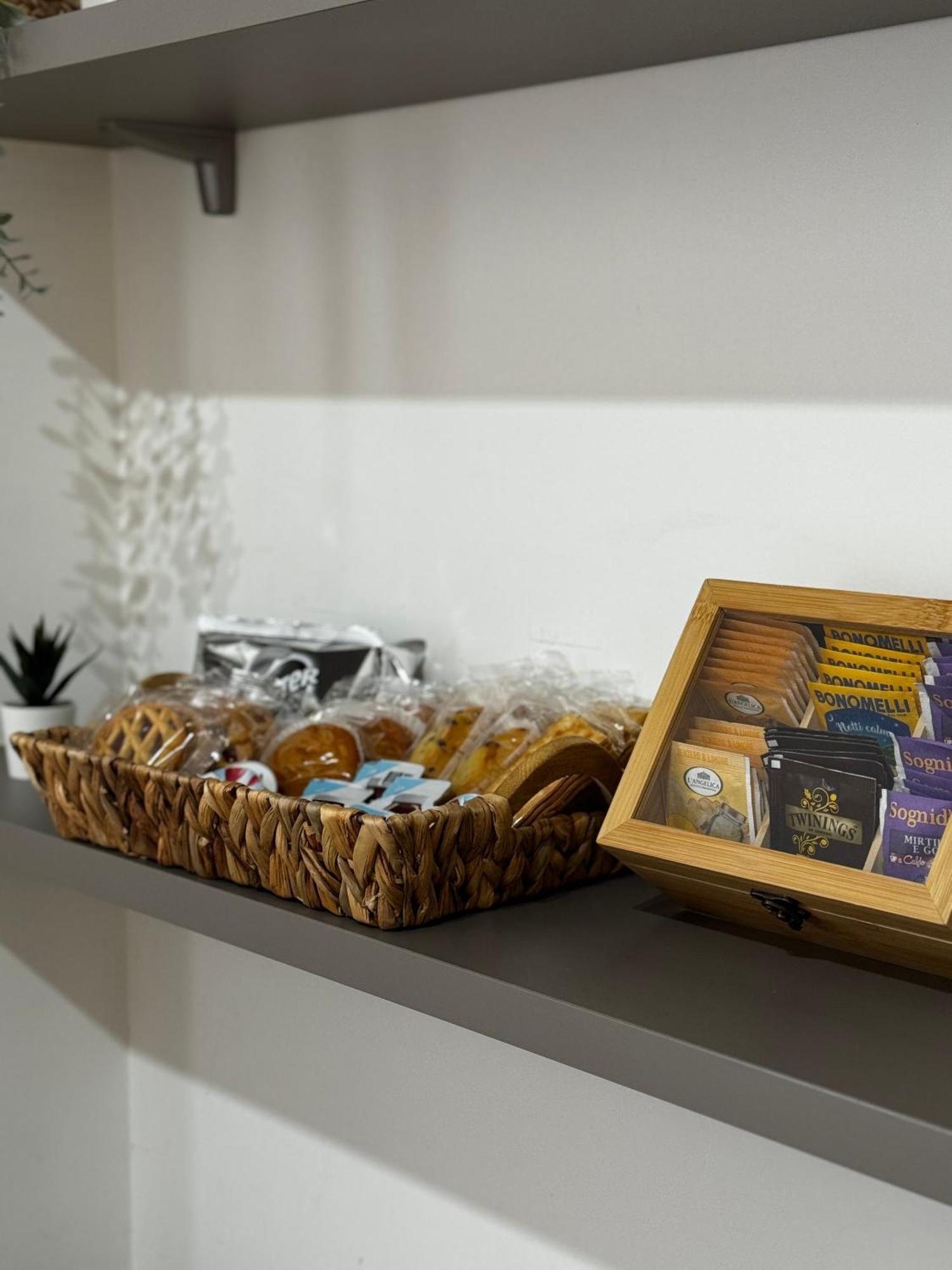 Regina Milano In Corso Lodi - Sky Tv, Wifi E Breakfast Box Apartment Luaran gambar