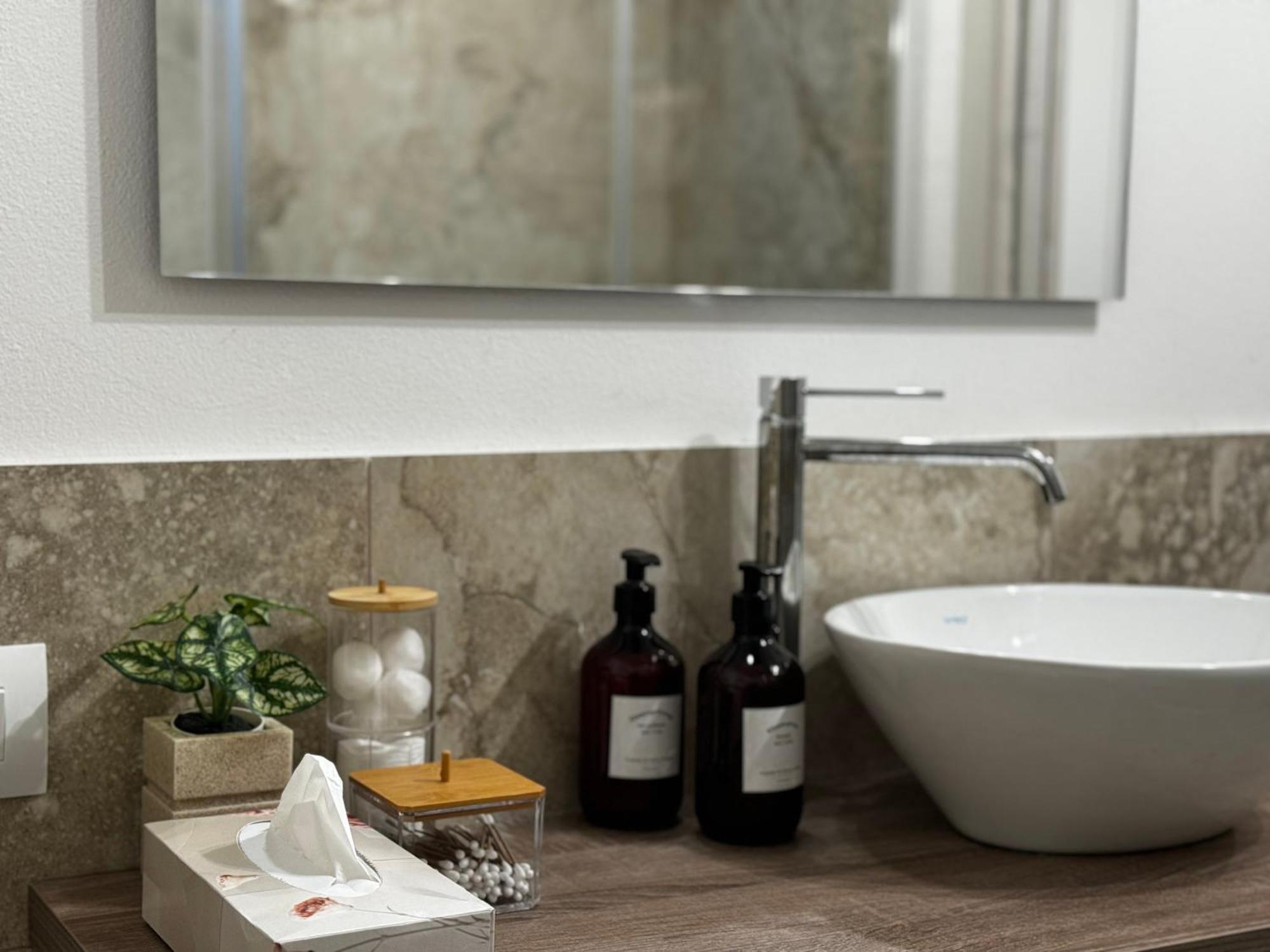 Regina Milano In Corso Lodi - Sky Tv, Wifi E Breakfast Box Apartment Luaran gambar