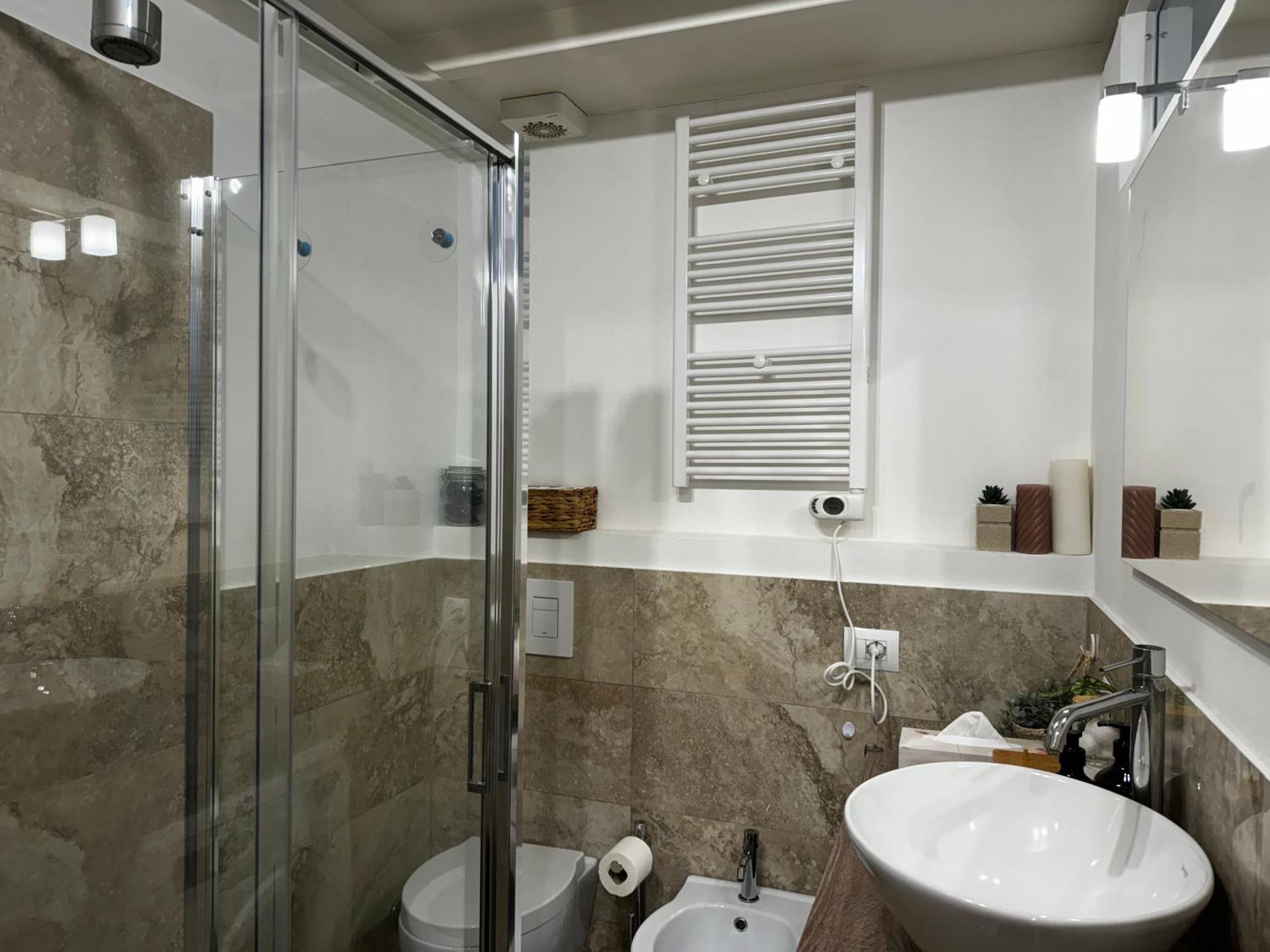 Regina Milano In Corso Lodi - Sky Tv, Wifi E Breakfast Box Apartment Luaran gambar